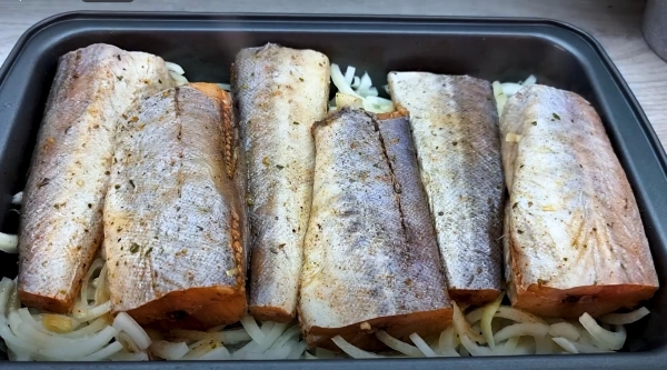 Минтай больше не жарю, а готовлю только так. Вкусный и полезный ужин для всей семьи Минтай больше не жарю, а готовлю только так. Вкусный и полезный ужин для всей семьи