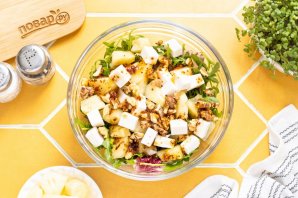 Салат с ананасом и сыром