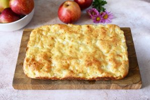 Пирог из творога и яблок