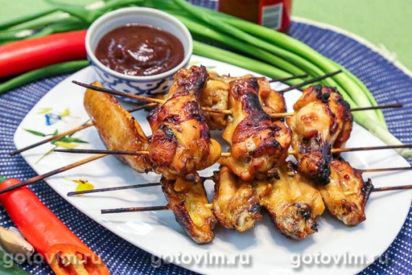 Куриные крылышки на шпажках в духовке Куриные крылышки на шпажках в духовке