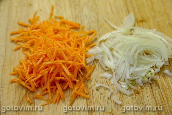 Суп куриный с грибами, перцем чили и яичной болтушкой Суп куриный с грибами, перцем чили и яичной болтушкой