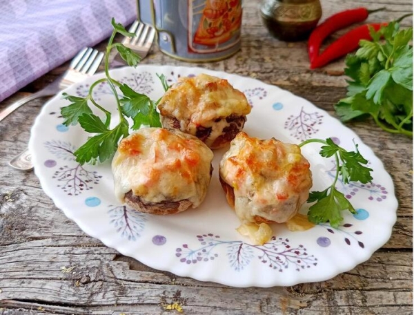 Запеченные фаршированные шампиньоны со вкусом пиццы Запеченные фаршированные шампиньоны со вкусом пиццы
