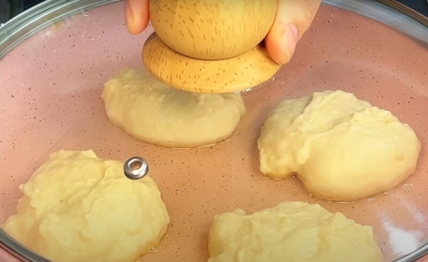 Кефир и 1 яйцо. Пышные оладьи, как булочки: рецепт без дрожжей за 5 минут Кефир и 1 яйцо. Пышные оладьи, как булочки: рецепт без дрожжей за 5 минут