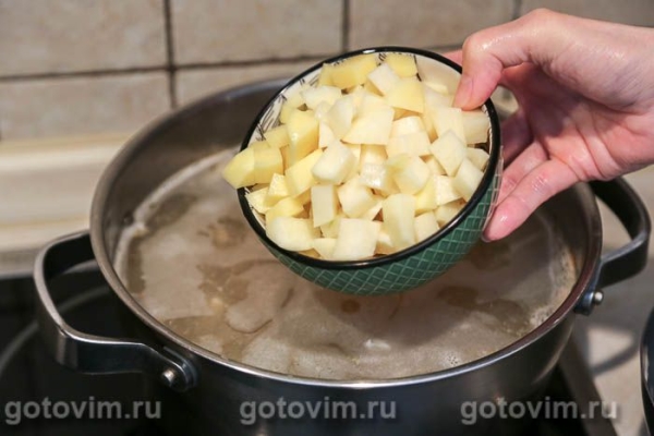 Суп рыбный с жареными клецками Суп рыбный с жареными клецками