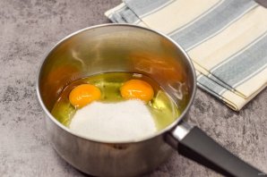 Торт "Наполеон" из готового слоеного теста Торт "Наполеон" из готового слоеного теста