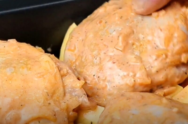 Понравилось всем и просили ещё. Сочный и ароматный ужин из куриных бедер: делюсь рецептом Понравилось всем и просили ещё. Сочный и ароматный ужин из куриных бедер: делюсь рецептом