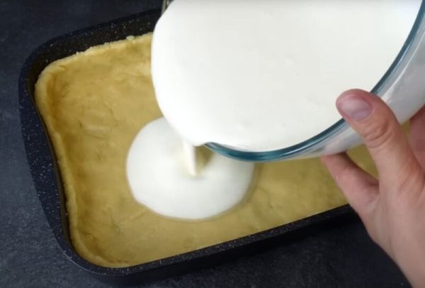 Проще не бывает: готовим сметанник с нежным суфле – пирог, который ваша дочь испечет сама с первого раза! Проще не бывает: готовим сметанник с нежным суфле – пирог, который ваша дочь испечет сама с первого раза!