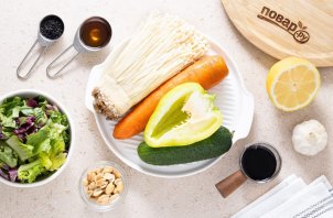 Салат с грибами эноки Салат с грибами эноки