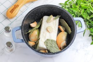 Сало вареное с чесноком Сало вареное с чесноком