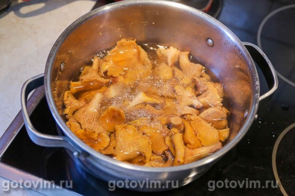 Куриная грудка с лисичками и соусом с голубым сыром Куриная грудка с лисичками и соусом с голубым сыром