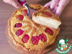 Пирог с творожной начинкой и сливой