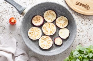 Тушеные баклажаны с помидорами Тушеные баклажаны с помидорами