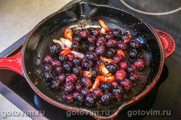 Свинина, запеченная с баклажанами и виноградом Свинина, запеченная с баклажанами и виноградом