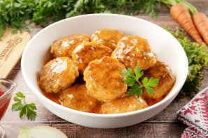 Тефтели с луком и морковью Тефтели с луком и морковью