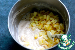 Пирог с яблоками и сливой