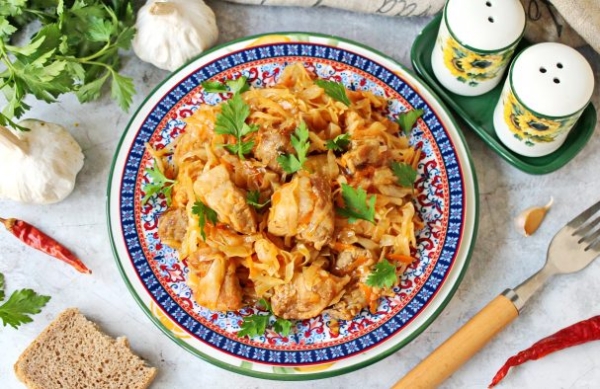Капуста со свининой