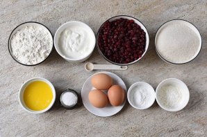 Открытый пирог с брусникой