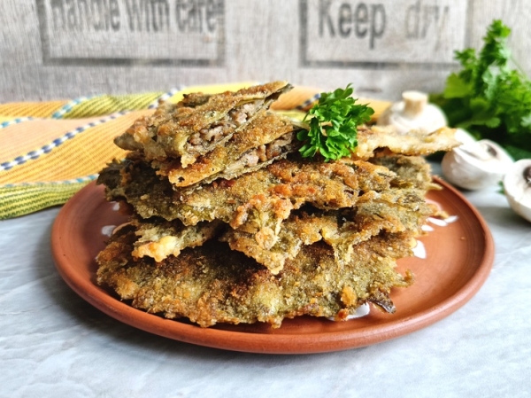 Чебуреки из виноградных листьев Чебуреки из виноградных листьев