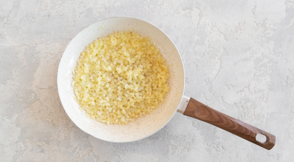 Пожарские котлеты на сковороде, пошаговый рецепт с фото на 569 ккал Пожарские котлеты на сковороде, пошаговый рецепт с фото на 569 ккал