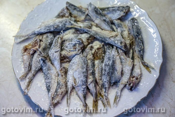 Черноморская ставридка, жаренная с овощами