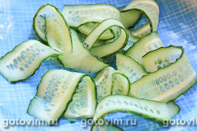 Овощной салат с жареным сыром сулугуни