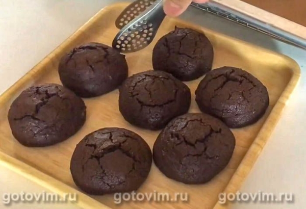 Шоколадное печенье &laquo;Лакомка&raquo; с начинкой из нутеллы