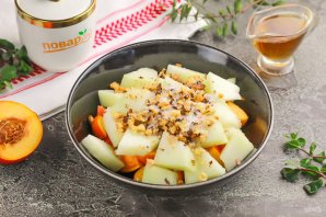 Фруктовый салат с дыней и нектаринами Фруктовый салат с дыней и нектаринами