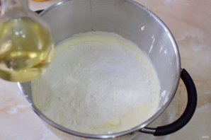 Бисквитный рулет с кремом из сливок Бисквитный рулет с кремом из сливок