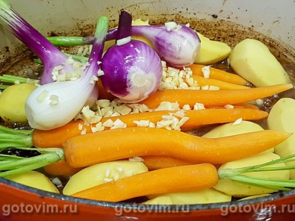 Баранина, тушенная с лавандой по-провански