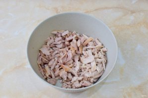 Салат гусарский с копченой курицей Салат гусарский с копченой курицей