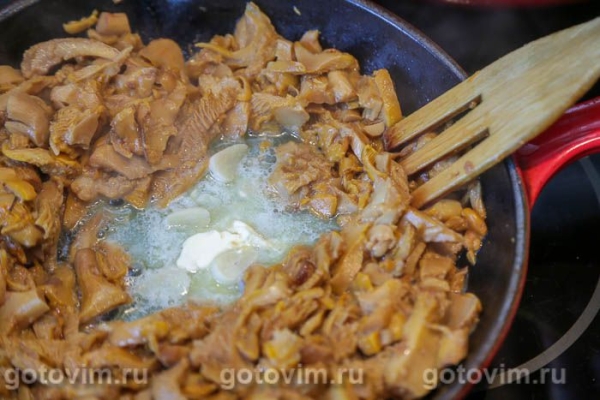 Оладьи из лисичек и кабачков