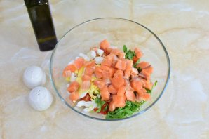 Салат с семгой и кукурузой Салат с семгой и кукурузой