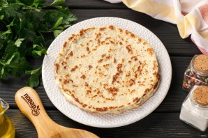 Мясной закусочный торт с грибами и маринованными огурцами Мясной закусочный торт с грибами и маринованными огурцами