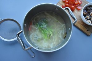 Суп "Том ям" с мидиями Суп "Том ям" с мидиями