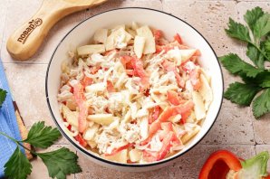 Салат с курицей, перцем и яблоком Салат с курицей, перцем и яблоком