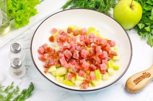 Салат с авокадо и тунцом и яблоком Салат с авокадо и тунцом и яблоком