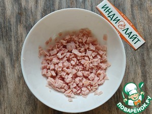 Батон с ветчиной, чесноком и зеленью