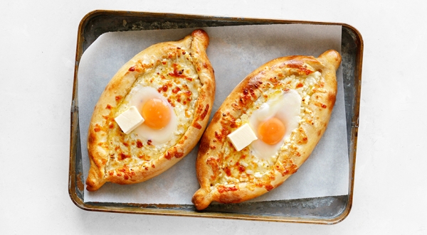 Хачапури лодочка по-аджарски с яйцом, пошаговый рецепт с фото на 1858 ккал