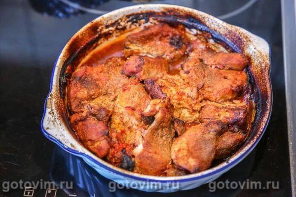 Рваная свинина (Pulled Pork), запеченное в томатном соусе 