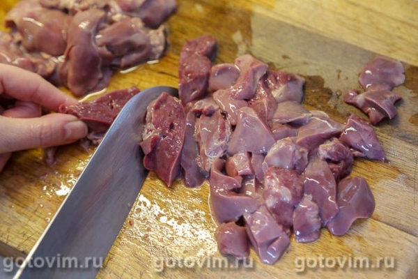 Теплый салат из куриной печени с пряной морковью Теплый салат из куриной печени с пряной морковью