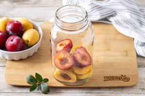 Компот из абрикосов и слив Компот из абрикосов и слив