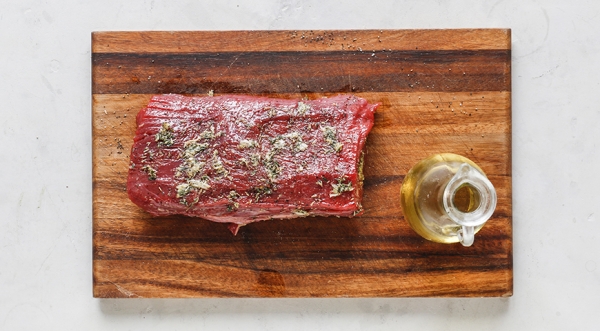 Запеченная говяжья вырезка, пошаговый рецепт с фото на 508 ккал