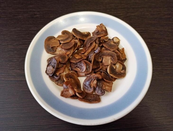 Тушеная сельдь с овощами и шампиньонами Тушеная сельдь с овощами и шампиньонами