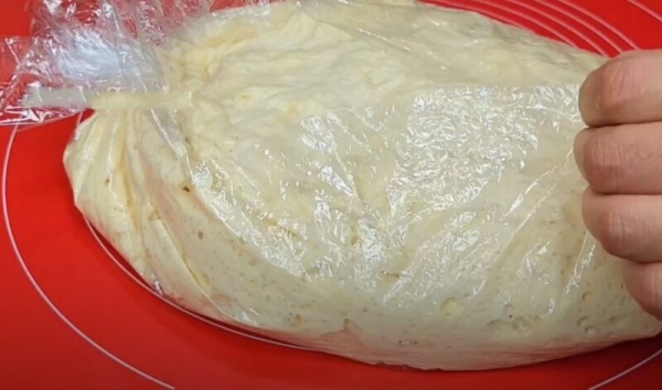 Профессиональный повар научил так готовить беляши. Теста замешиваю, а руками не касаюсь Профессиональный повар научил так готовить беляши. Теста замешиваю, а руками не касаюсь