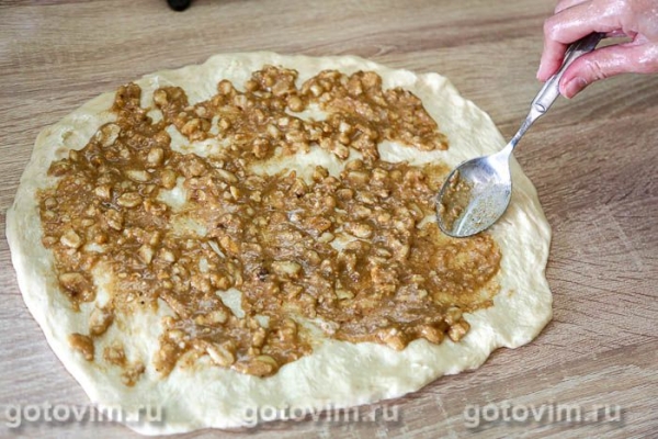 Хлеб‑рулет с арахисовой начинкой в хлебопечке