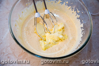 Шоколадный торт с безе и соленым арахисом