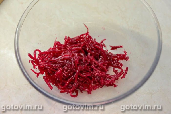 Салат из свеклы с морской капустой и соленой форелью Салат из свеклы с морской капустой и соленой форелью