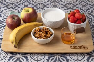 Фруктово-ягодный салат с йогуртом Фруктово-ягодный салат с йогуртом