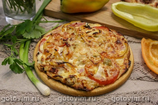 Пицца на кефире с ветчиной, сыром, беконом и помидорами Пицца на кефире с ветчиной, сыром, беконом и помидорами
