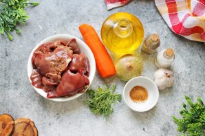 Куриная печень с луком и морковью Куриная печень с луком и морковью